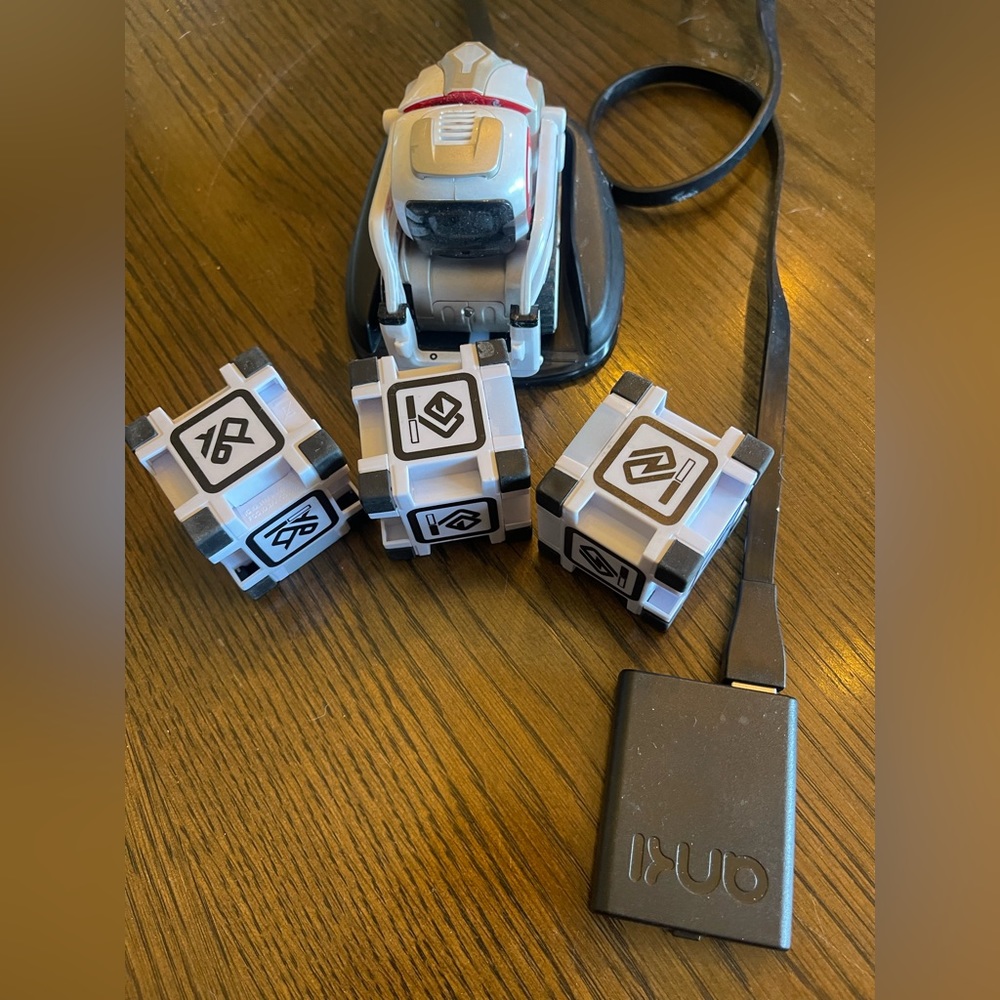 Anki Cosmo Robot